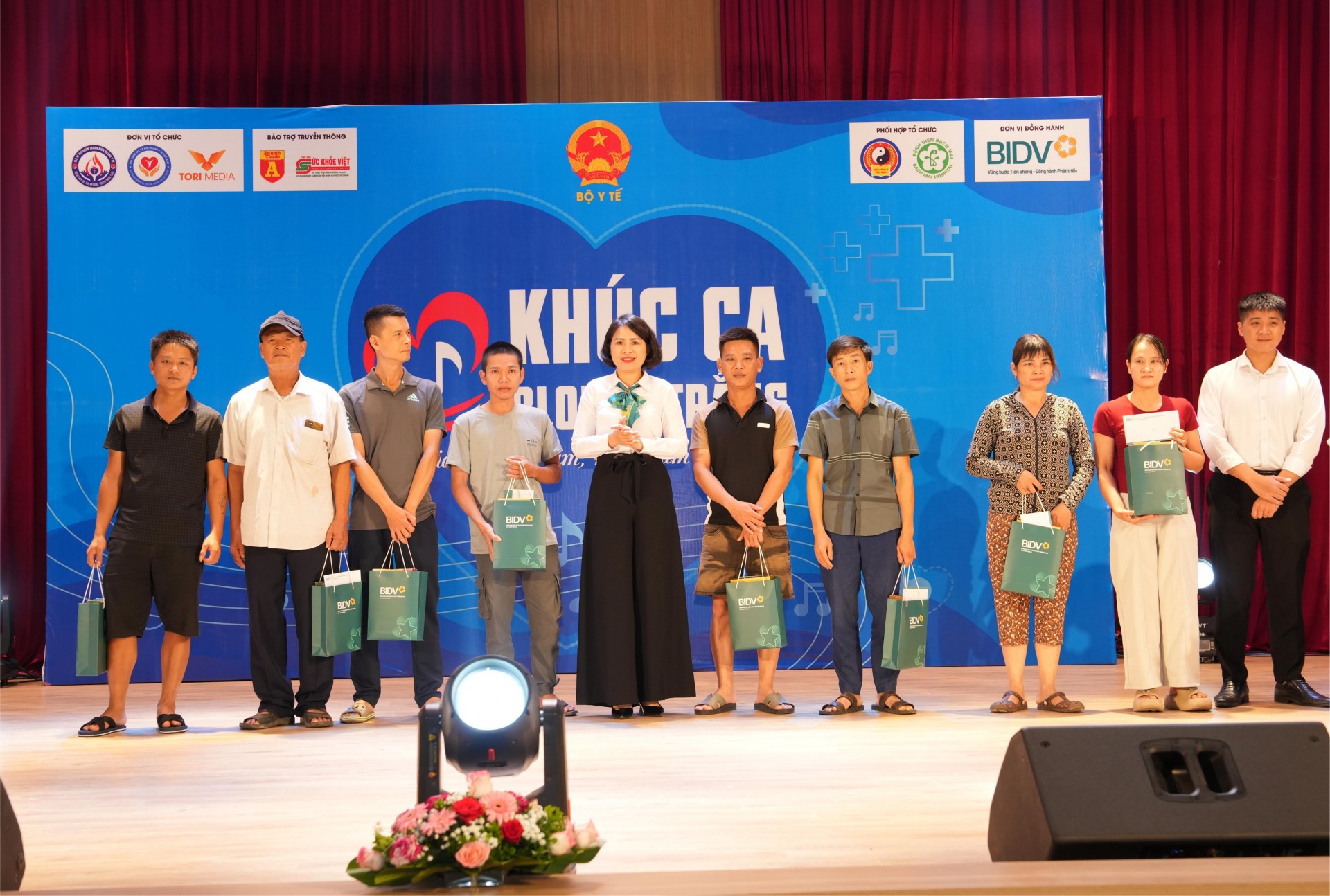 Khúc Ca Blouse Trắng 2026": Giai Điệu Từ Tâm Khơi Mầm Hy Vọng Tại Bệnh Viện Bạch Mai Cơ Sở Ninh Bình Khúc Ca Blouse Trắng 2026