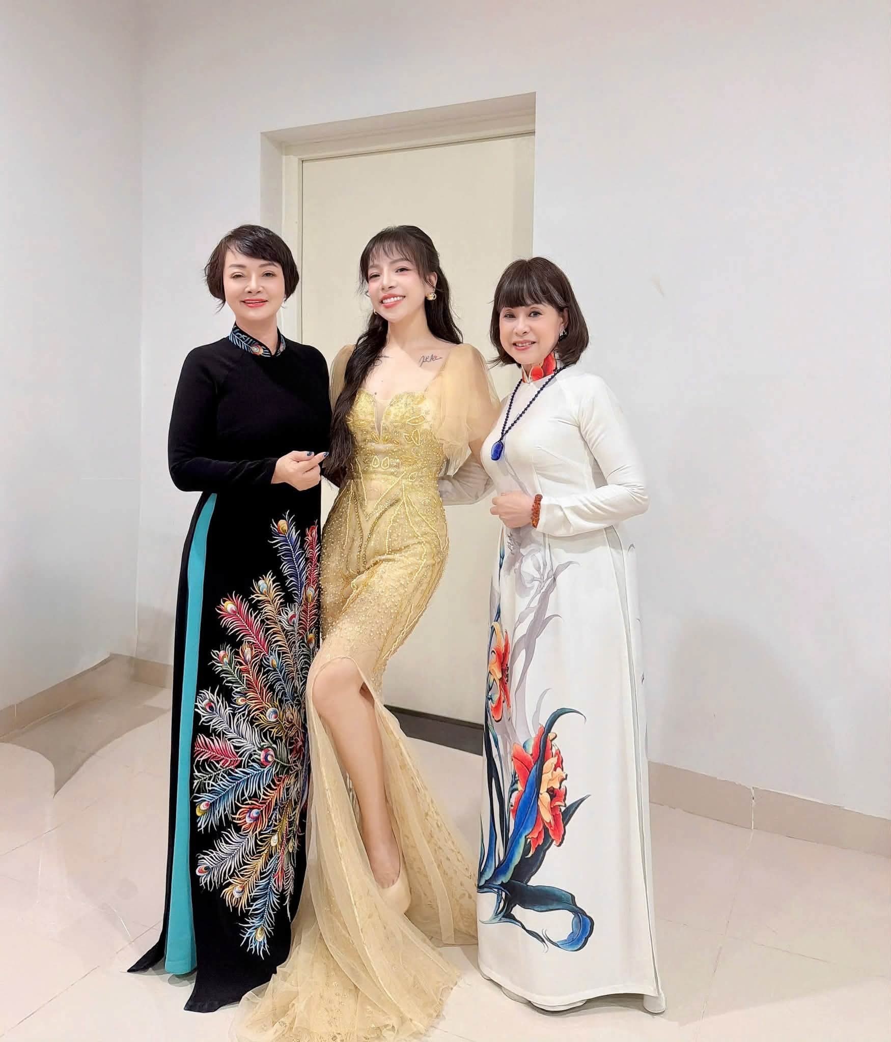 Khúc Ca Blouse Trắng 2026": Giai Điệu Từ Tâm Khơi Mầm Hy Vọng Tại Bệnh Viện Bạch Mai Cơ Sở Ninh Bình Khúc Ca Blouse Trắng 2026