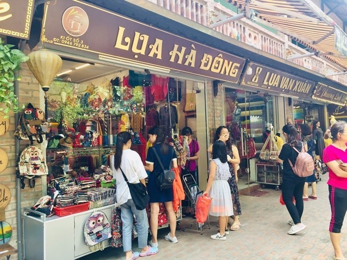 Vạn Phúc chính thức trở thành điểm du lịch làng nghề của Hà Nội Vạn Phúc chính thức trở thành điểm du lịch làng nghề của Hà Nội