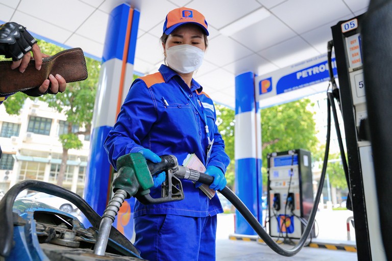 Giá xăng trong nước giảm, có loại giảm gần 500 đồng/lít Giá xăng trong nước giảm, có loại giảm gần 500 đồng/lít