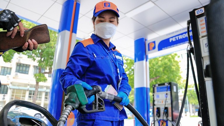 Giá xăng trong nước giảm, có loại giảm gần 500 đồng/lít