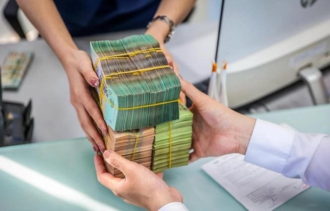Hệ quả cuộc đua lãi suất hiện rõ: Con số cho thấy ngân hàng đang căng sức "chịu đòn" Hệ quả cuộc đua lãi suất hiện rõ: Con số cho thấy ngân hàng đang căng sức "chịu đòn"