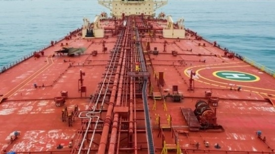 Lưu lượng tàu chở dầu qua eo biển Hormuz tiếp tục giảm