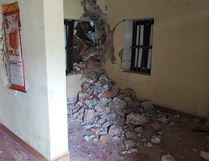 Công bố tình huống khẩn cấp về sạt lở đất núi tại Đồ Sơn Công bố tình huống khẩn cấp về sạt lở đất núi tại Đồ Sơn