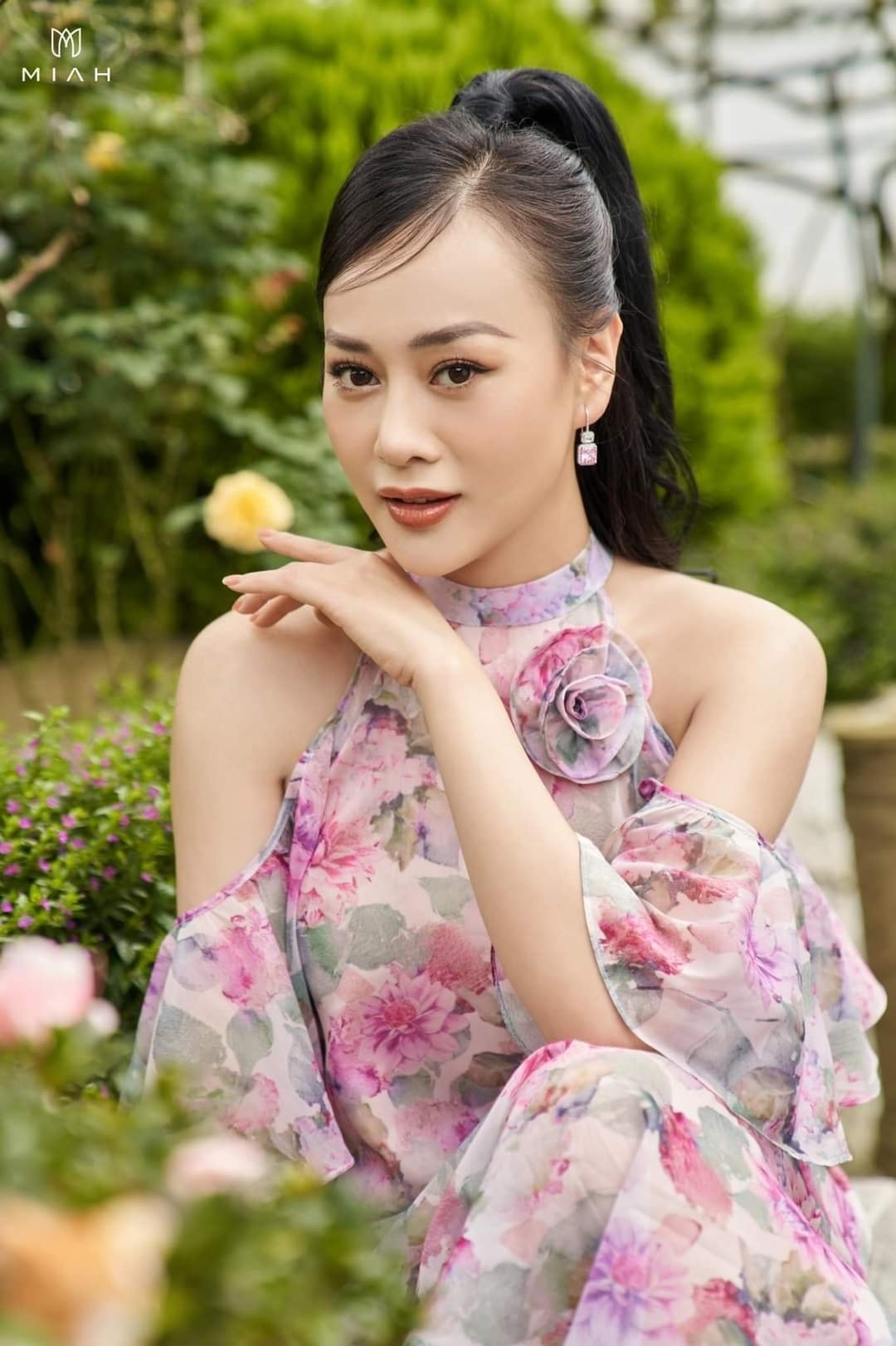 Phương Oanh liên tục đăng đàn đáp trả dư luận