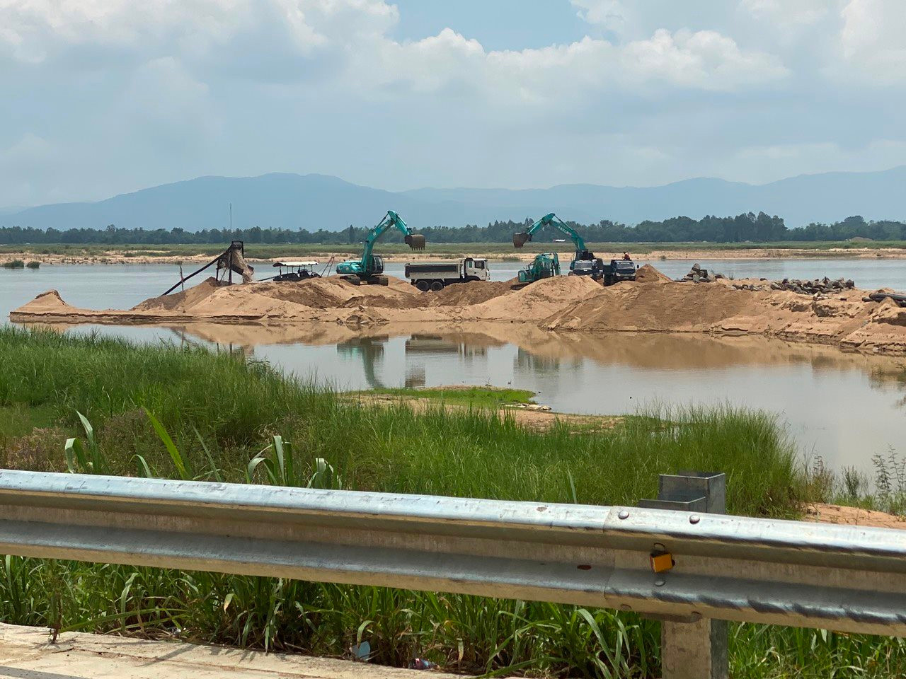 Phú Yên: Sông Ba sạt lở làm mất đất sản xuất của người dân Phú Yên: Sông Ba sạt lở làm mất đất sản xuất của người dân