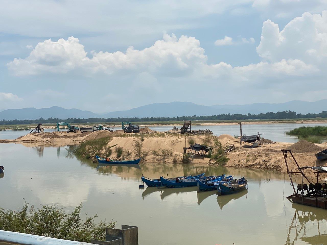 Phú Yên: Sông Ba sạt lở làm mất đất sản xuất của người dân Phú Yên: Sông Ba sạt lở làm mất đất sản xuất của người dân