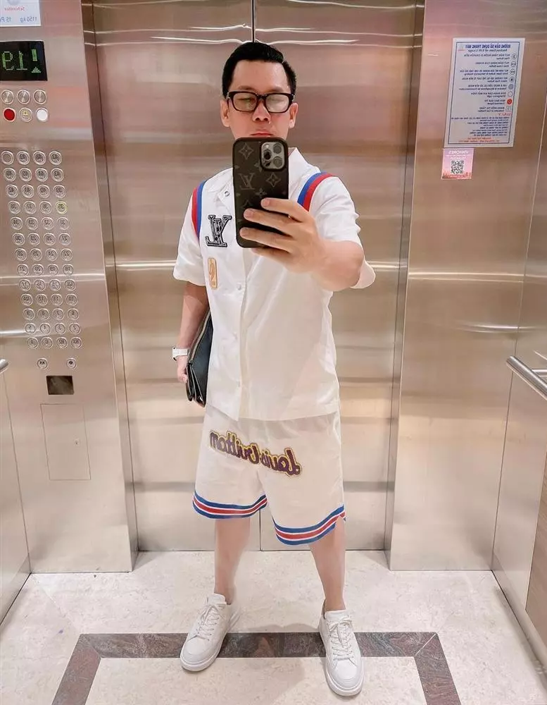 Chồng cũ Lệ Quyên "dát" toàn đồ hiệu, gu ăn mặc sành điệu không kém sao Vbiz