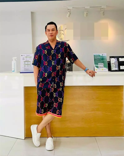 Chồng cũ Lệ Quyên "dát" toàn đồ hiệu, gu ăn mặc sành điệu không kém sao Vbiz