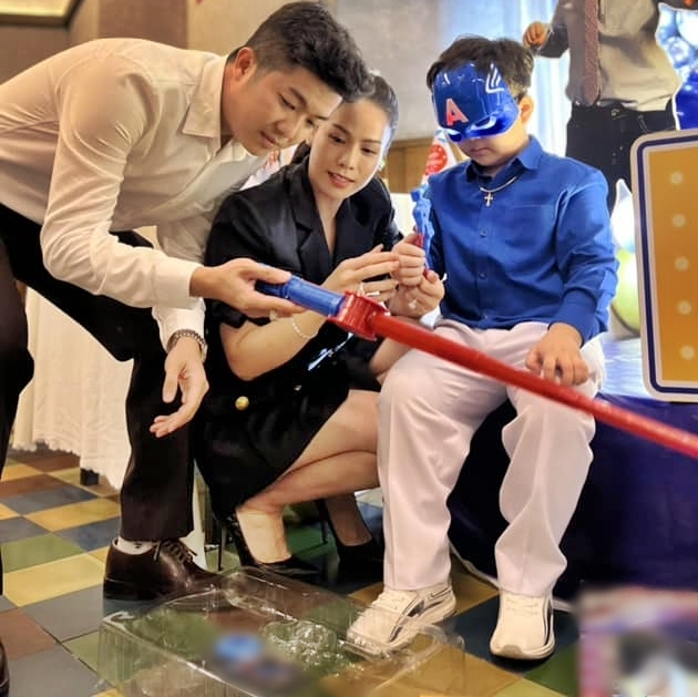 Nhật Kim Anh "bất ngờ" thân thiết với gia đình chồng cũ Nhật Kim Anh "bất ngờ" thân thiết với gia đình chồng cũ