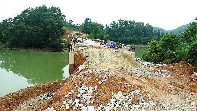 Thái Nguyên sớm khắc phục sạt lở đường ven hồ Núi Cốc