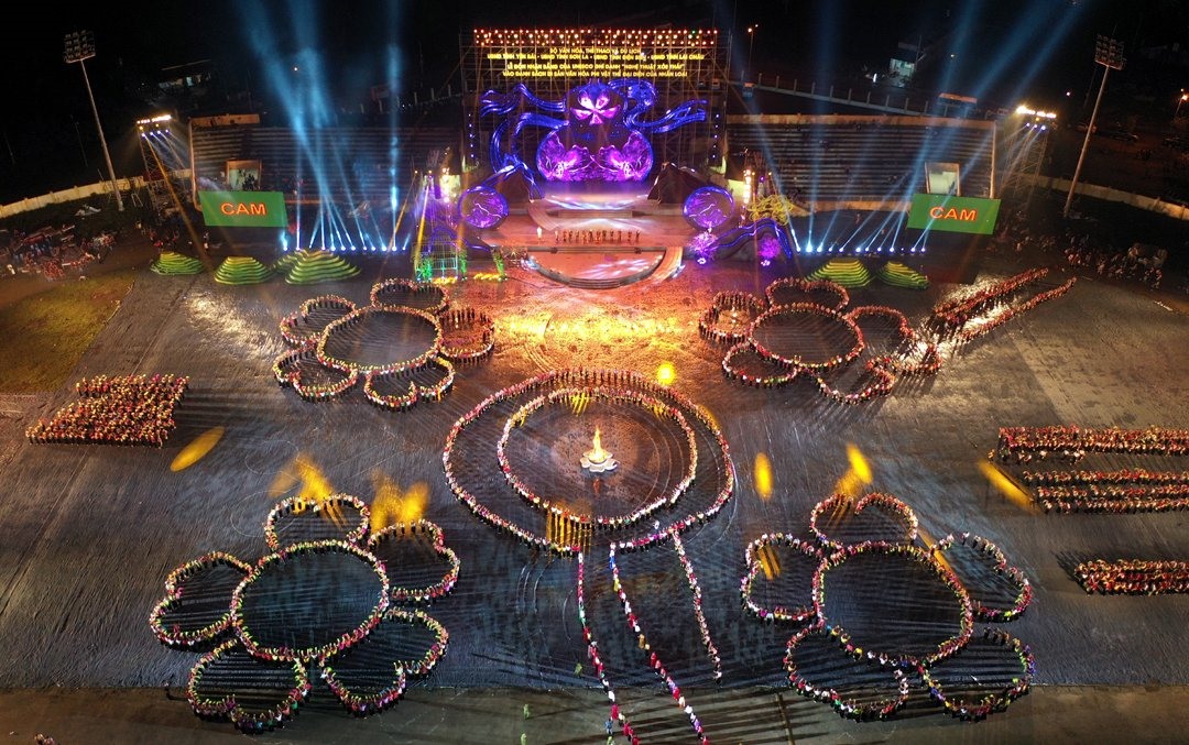 Mãn nhãn đêm UNESCO ghi danh Xoè Thái là di sản văn hoá nhân loại Mãn nhãn đêm UNESCO ghi danh Xoè Thái là di sản văn hoá nhân loại