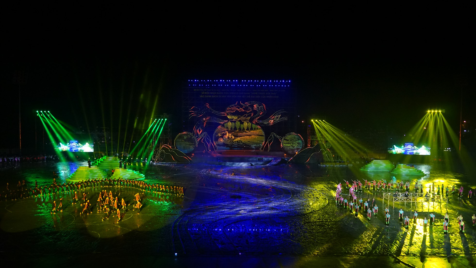 Mãn nhãn đêm UNESCO ghi danh Xoè Thái là di sản văn hoá nhân loại