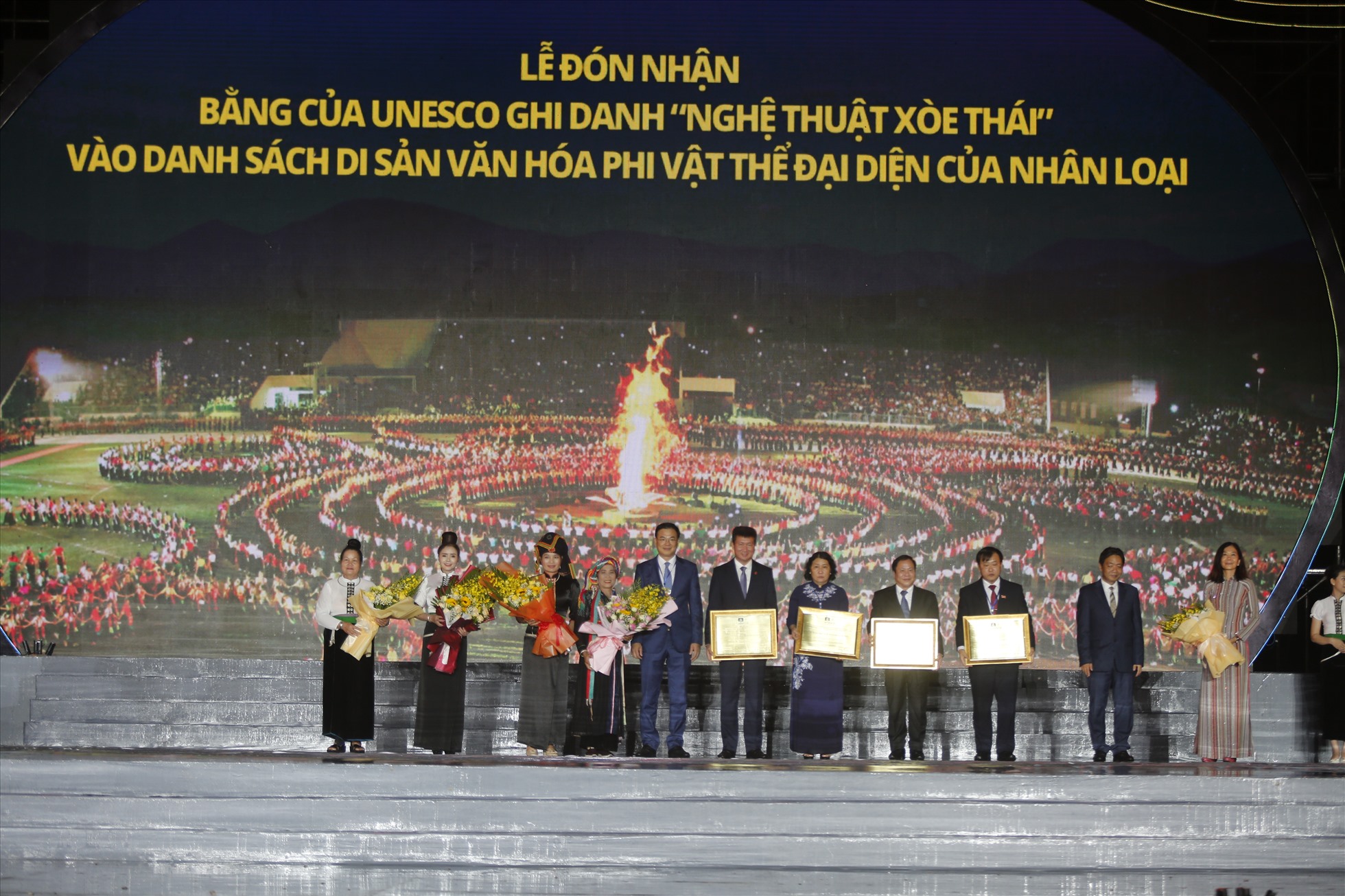 Mãn nhãn đêm UNESCO ghi danh Xoè Thái là di sản văn hoá nhân loại