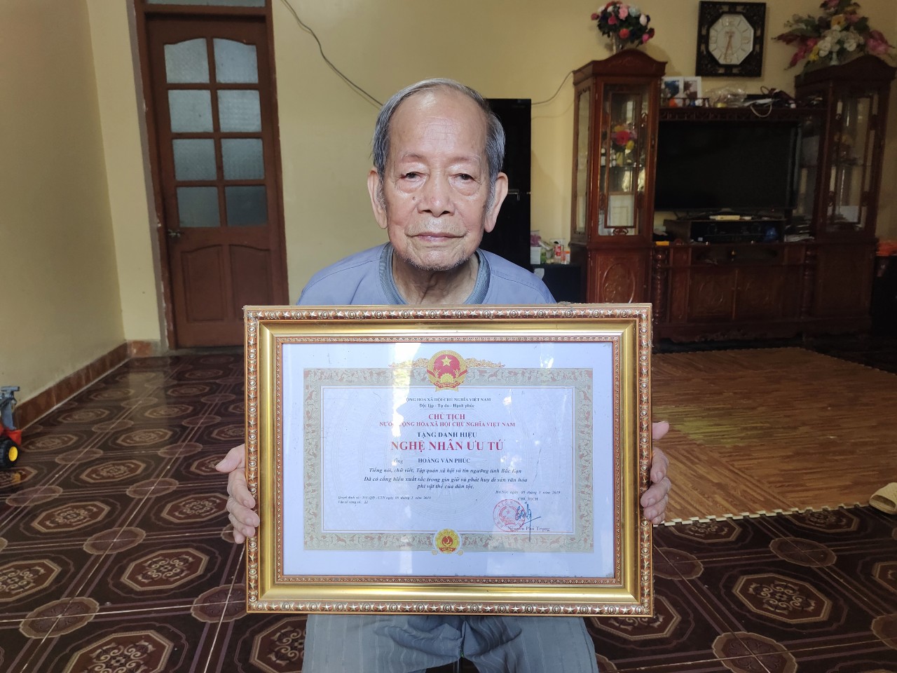 Người gìn giữ ngôn ngữ và lan tỏa văn hóa Tày Người gìn giữ ngôn ngữ và lan tỏa văn hóa Tày