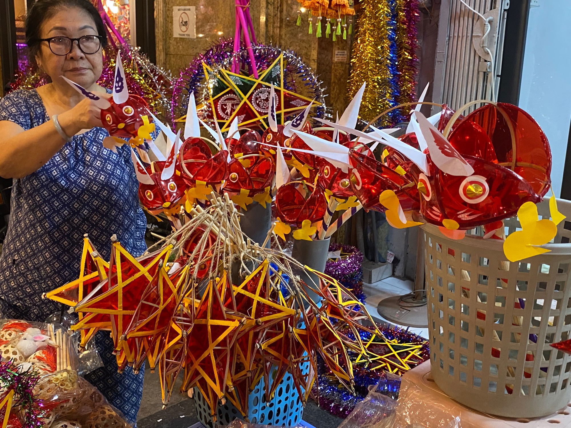 Hàng Mã "nhuộm" sắc đỏ, đồ chơi truyền thống đắt khách tết Trung thu Hàng Mã "nhuộm" sắc đỏ, đồ chơi truyền thống đắt khách tết Trung thu