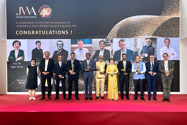 ‘Nữ tướng ngành kim hoàn’ Việt Nam được vinh danh Extraordinary 40 tại JWA 2023 ‘Nữ tướng ngành kim hoàn’ Việt Nam được vinh danh Extraordinary 40 tại JWA 2023