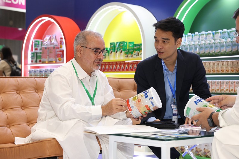 Vinamilk khẳng định chất lượng và mở ra các lợi thế cạnh tranh mới cho sữa Việt Nam xuất khẩu Vinamilk khẳng định chất lượng và mở ra các lợi thế cạnh tranh mới cho sữa Việt Nam xuất khẩu