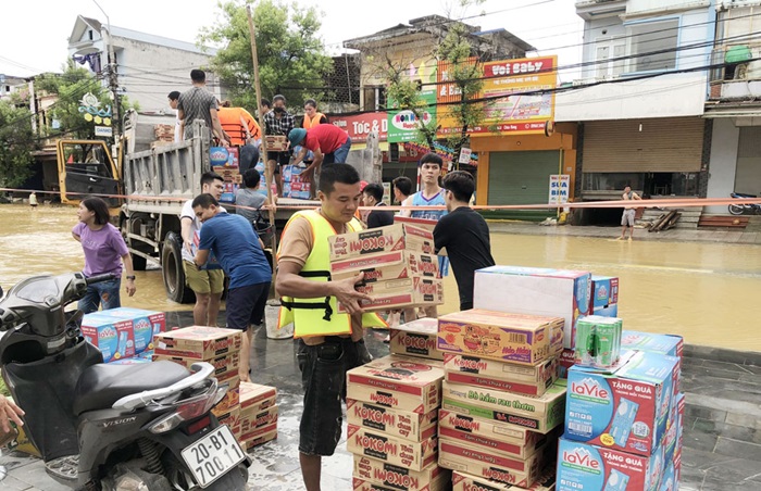 Ưu tiên điều tiết mặt hàng thiết yếu đến vùng bị ảnh hưởng bão, lũ Ưu tiên điều tiết mặt hàng thiết yếu đến vùng bị ảnh hưởng bão, lũ