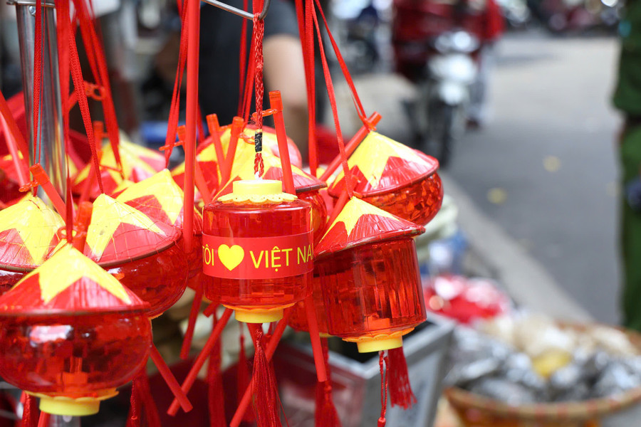 Hà Nội rợp trời sắc đỏ mừng Quốc khánh