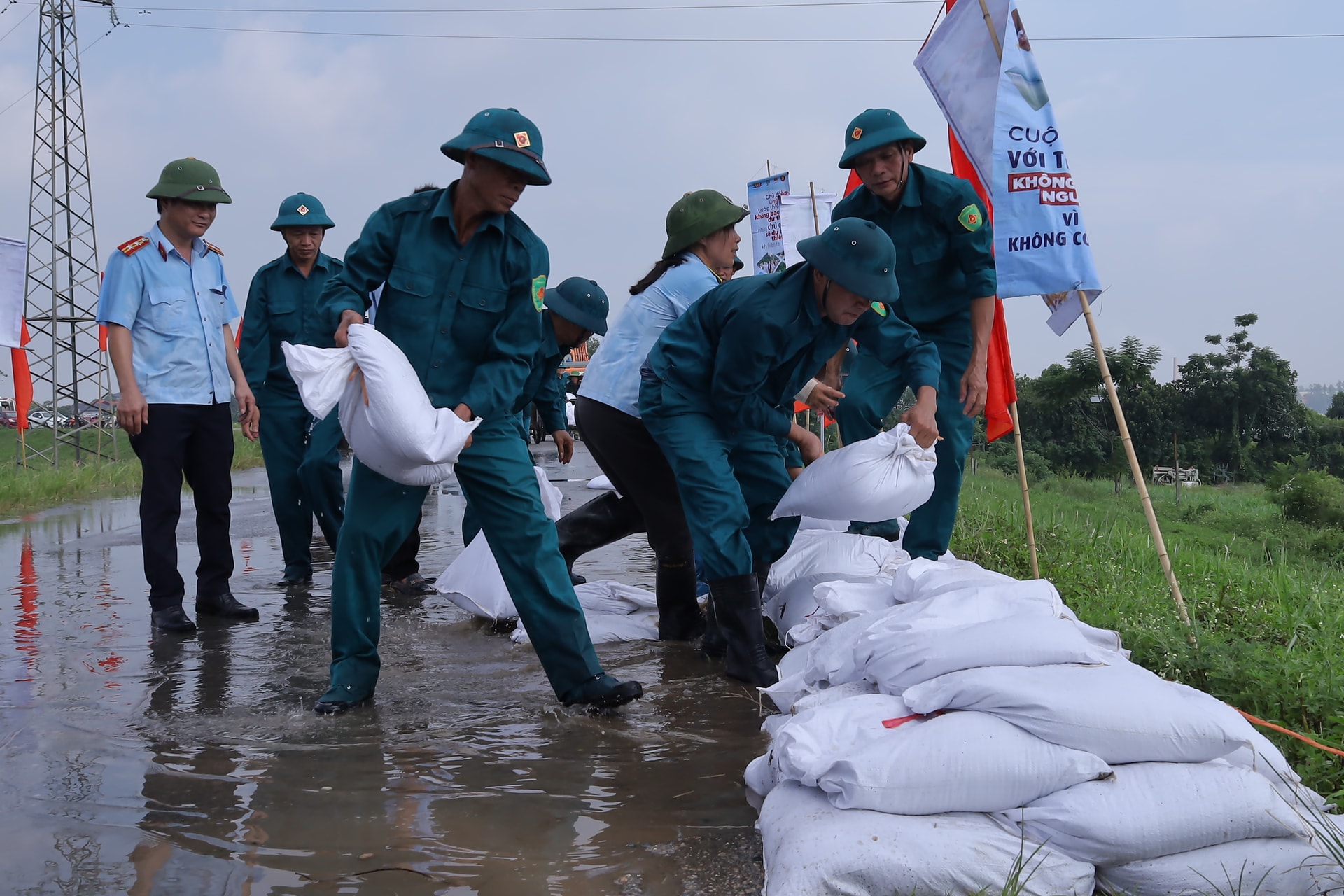 Hà Nội tăng cường giải pháp phòng, chống lũ rừng ngang