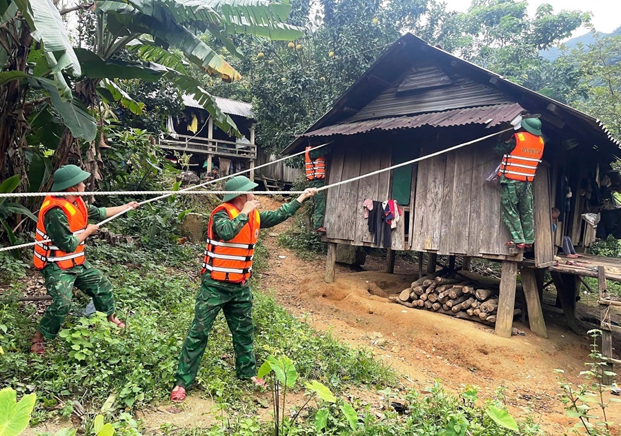 Ứng phó với bão số 9: Chủ động phương án sơ tán dân ra khỏi khu vực nguy hiểm Ứng phó với bão số 9: Chủ động phương án sơ tán dân ra khỏi khu vực nguy hiểm