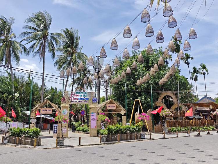 Rừng dừa Bảy Mẫu Cẩm Thanh: Điểm sáng bảo tồn di sản và phát huy sáng tạo Rừng dừa Bảy Mẫu Cẩm Thanh: Điểm sáng bảo tồn di sản và phát huy sáng tạo
