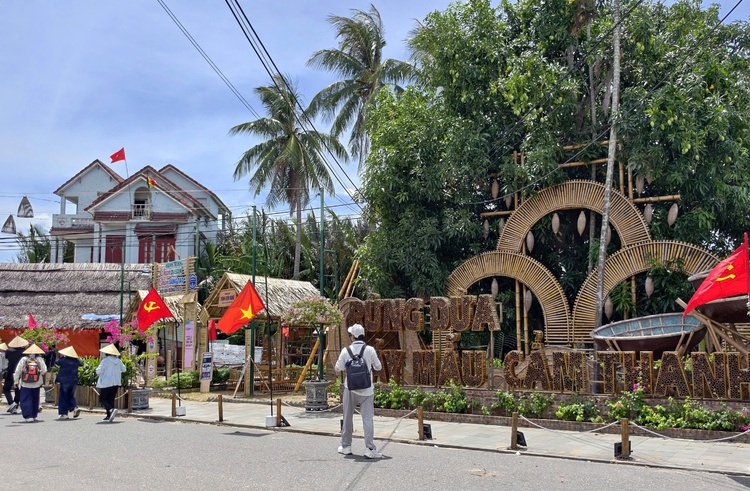 Rừng dừa Bảy Mẫu Cẩm Thanh: Điểm sáng bảo tồn di sản và phát huy sáng tạo Rừng dừa Bảy Mẫu Cẩm Thanh: Điểm sáng bảo tồn di sản và phát huy sáng tạo