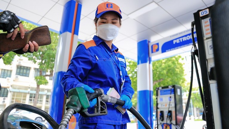 Giá xăng dầu trong nước đồng loạt tăng