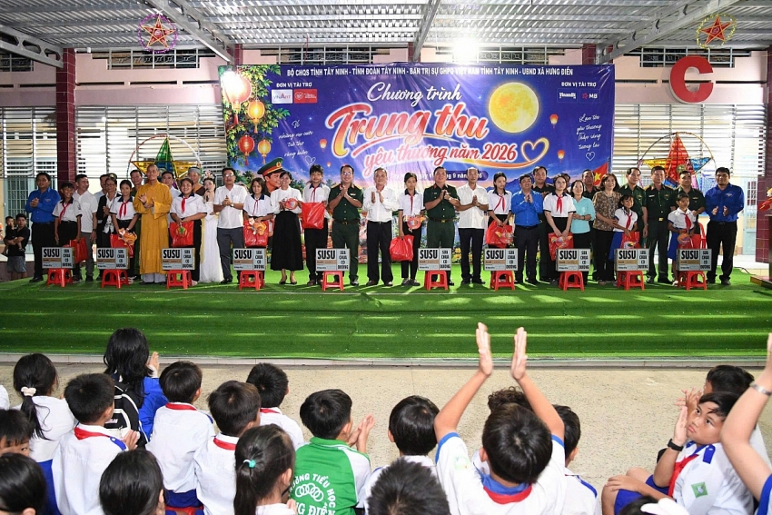 Gần 40.000 trẻ em cả nước vui đón Trung thu cùng Vinamilk Gần 40.000 trẻ em cả nước vui đón Trung thu cùng Vinamilk