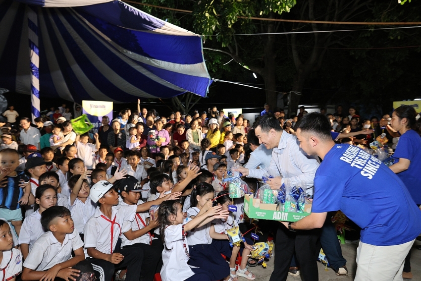 Gần 40.000 trẻ em cả nước vui đón Trung thu cùng Vinamilk Gần 40.000 trẻ em cả nước vui đón Trung thu cùng Vinamilk