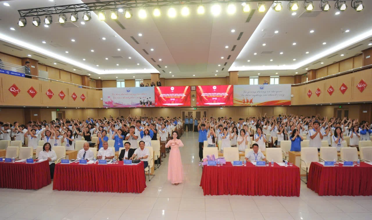 Trang bị kiến thức sức khỏe sinh sản cho giới trẻ: Khi