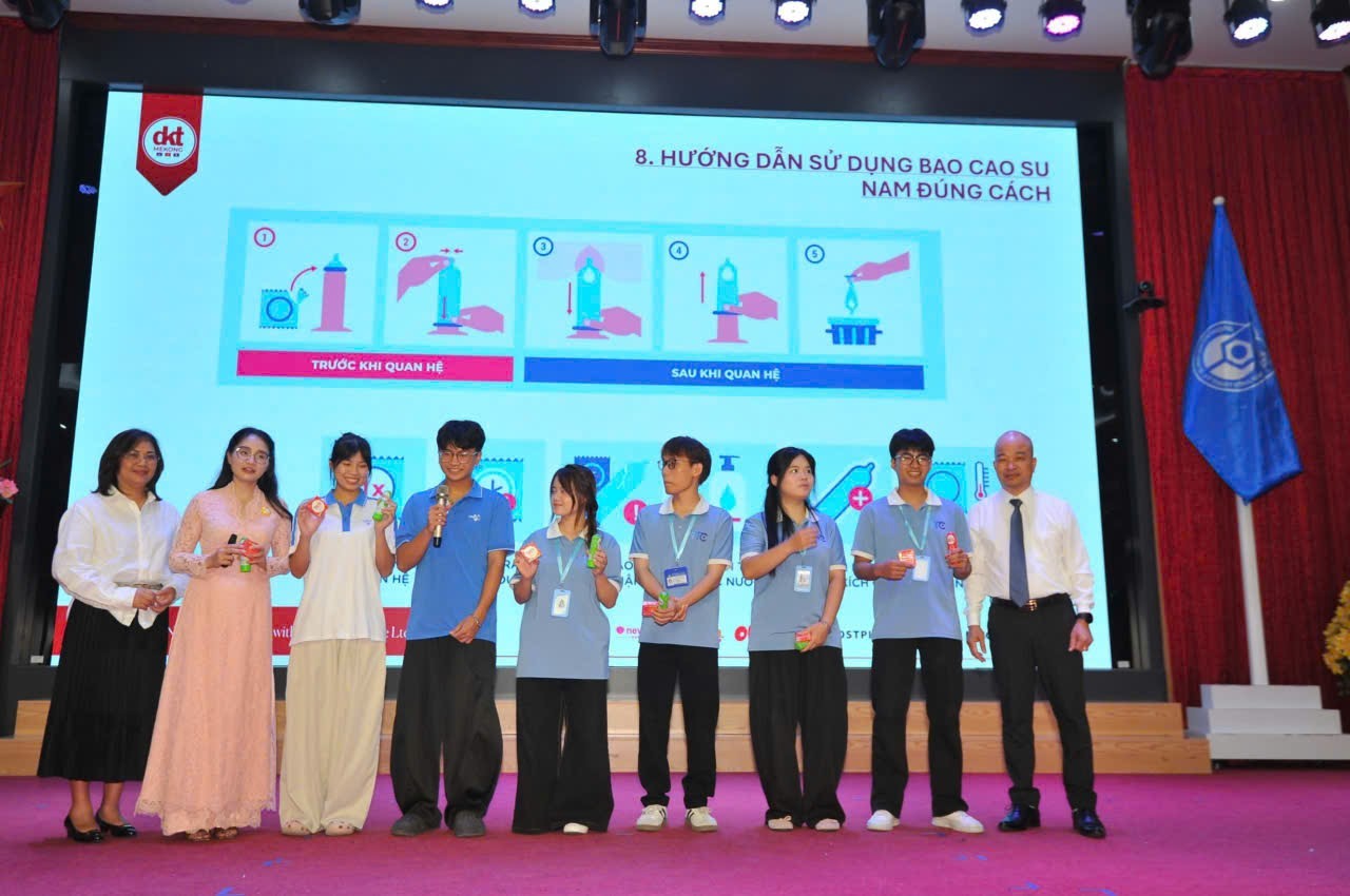 Trang bị kiến thức sức khỏe sinh sản cho giới trẻ: Khi