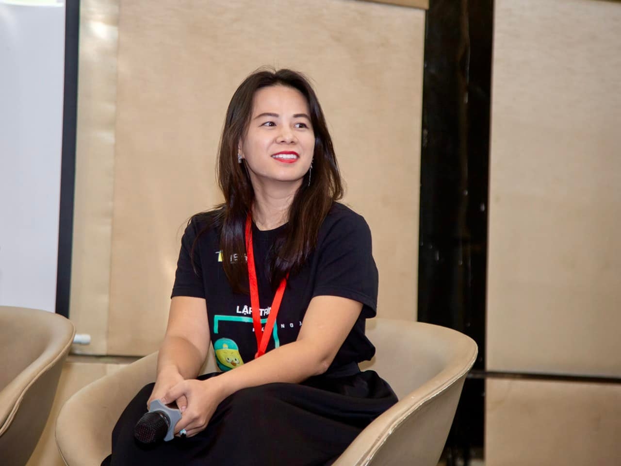 Phản ứng của vợ Shark Bình khi chồng tuyên bố bảo vệ Phương Oanh đến cùng