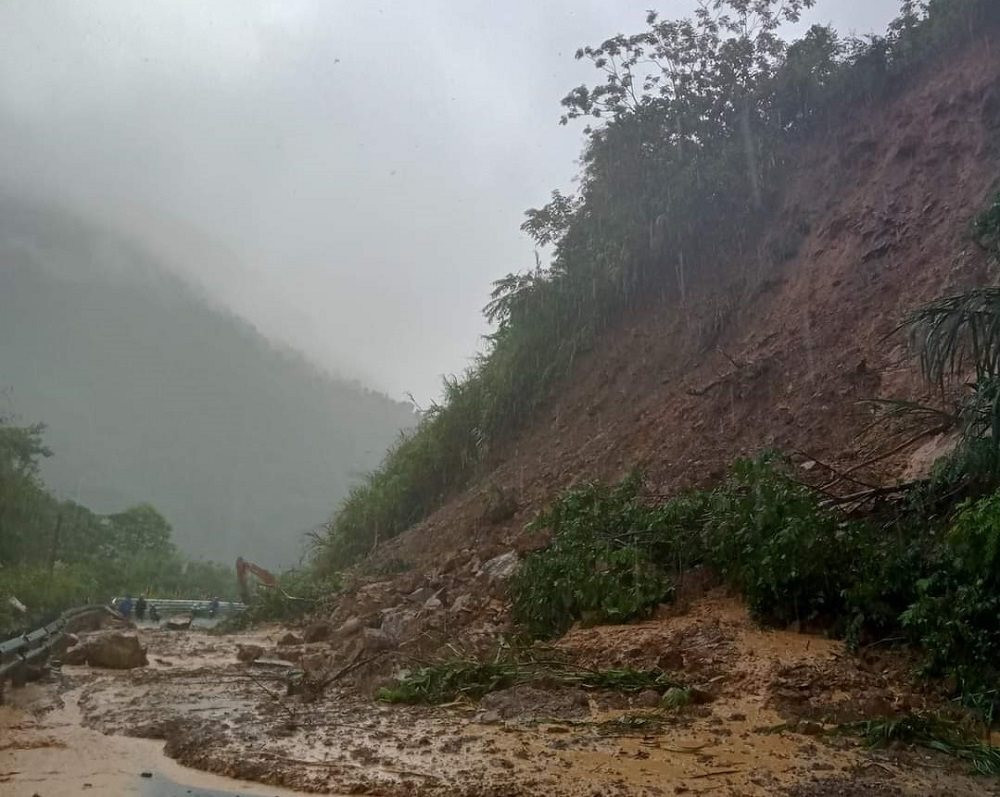 Nghệ An: Lũ quét kinh hoàng lúc rạng sáng ở Kỳ Sơn