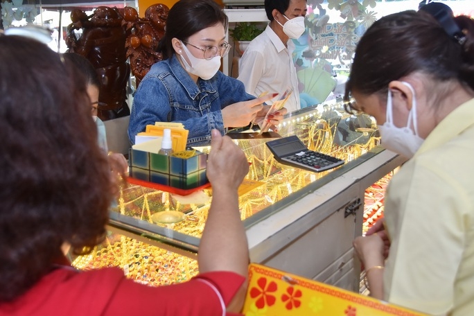 Giá vàng hôm nay 4/10 tăng vọt