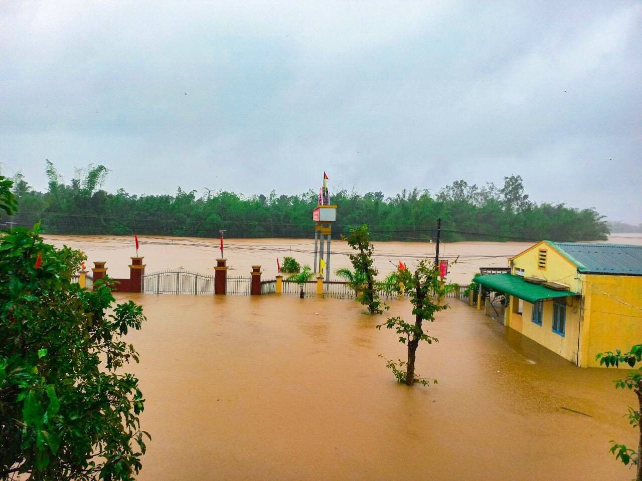 Thủ tướng yêu cầu chủ động ứng phó mưa lũ tại các tỉnh Trung Bộ Thủ tướng yêu cầu chủ động ứng phó mưa lũ tại các tỉnh Trung Bộ
