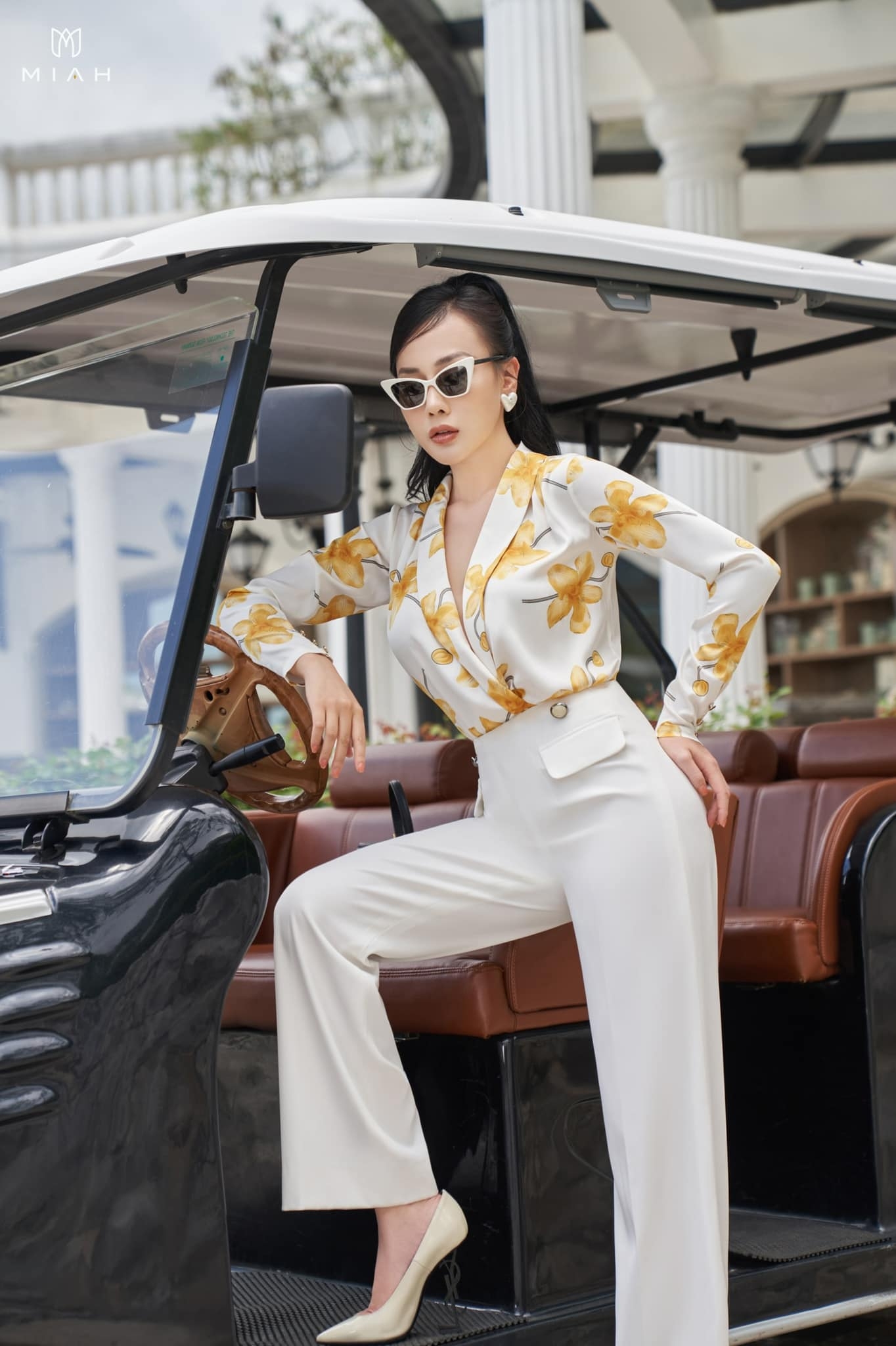 Bị gán mác "bám đại gia", Hiền Hồ và Phương Oanh giàu cỡ nào?