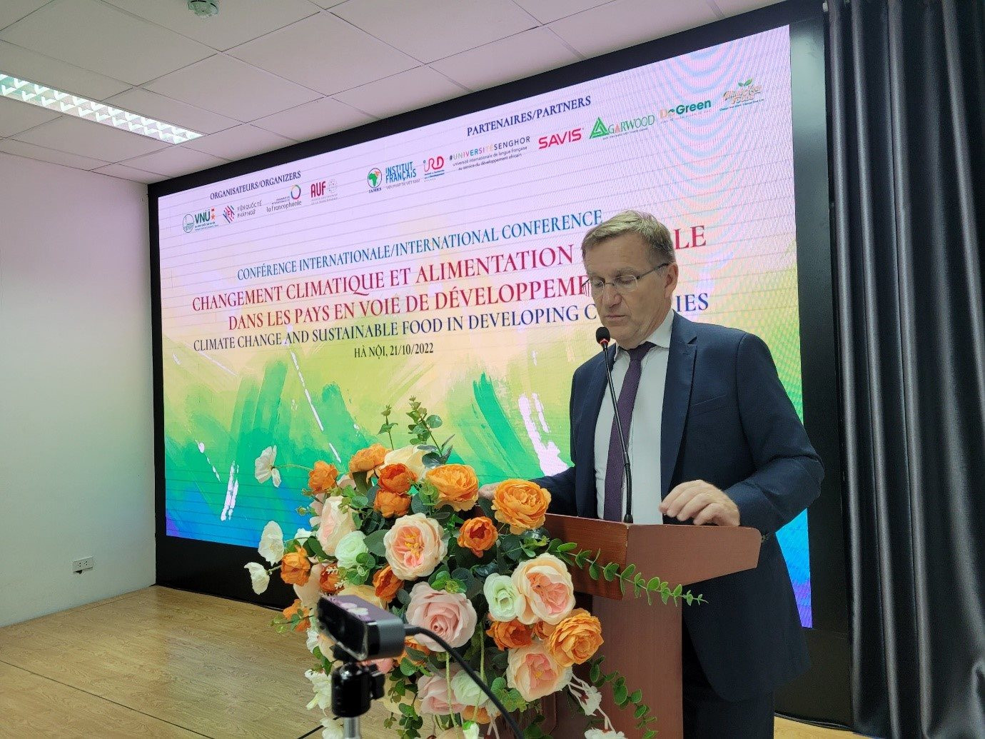 Xây dựng phương án ứng phó với biến đổi khí hậu tại Việt Nam