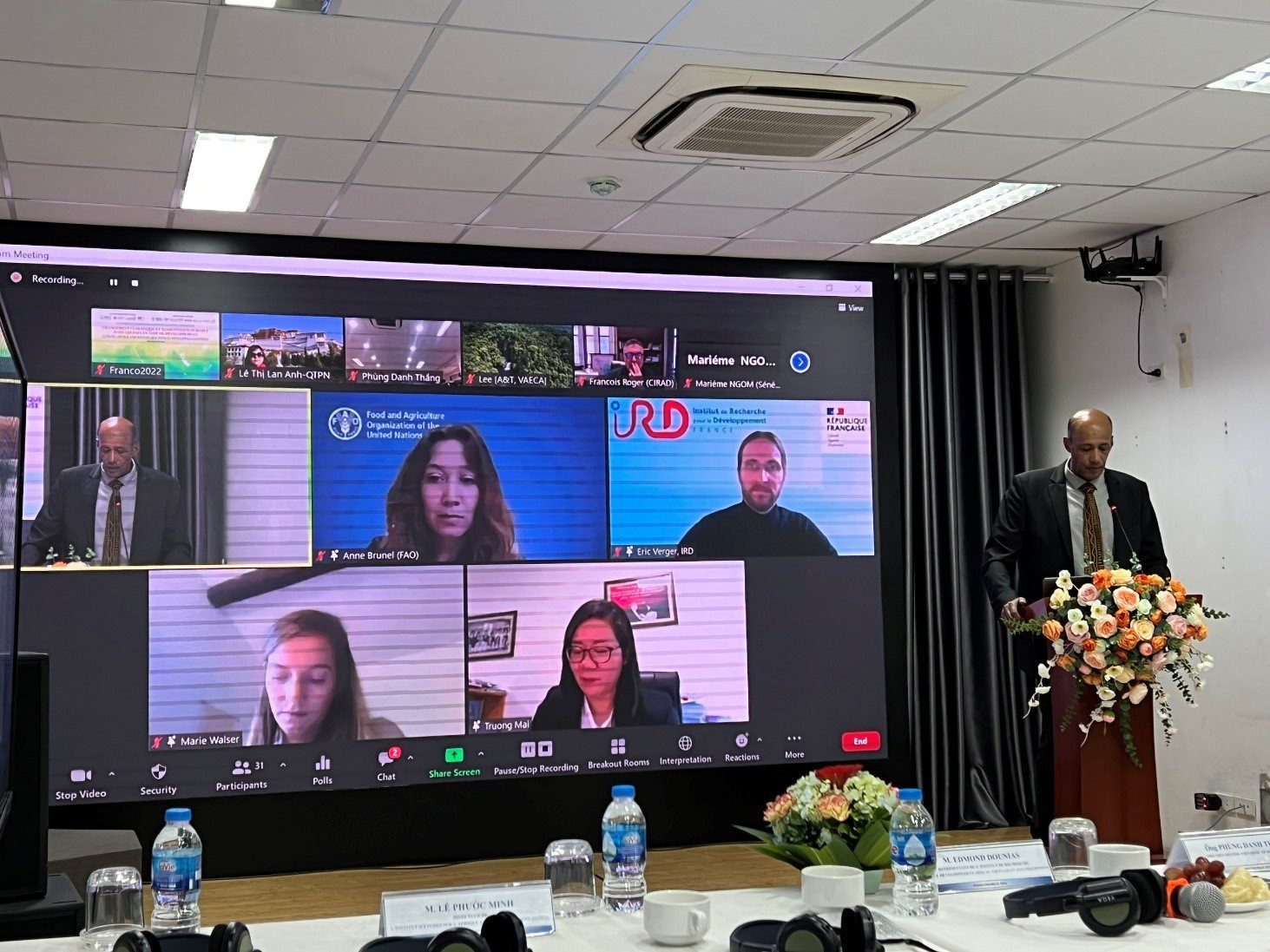 Xây dựng phương án ứng phó với biến đổi khí hậu tại Việt Nam