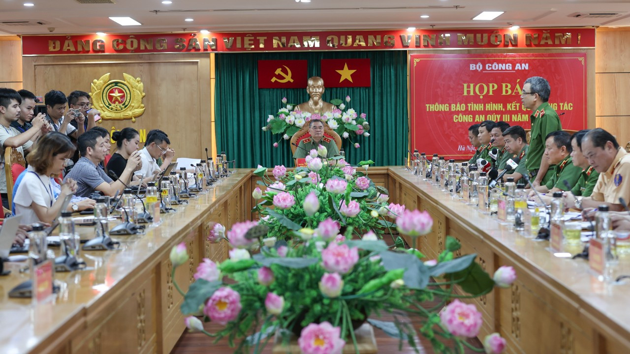 Bộ Công an: Vạn Thịnh Phát lừa đảo 30.000 tỷ đồng của 42.000 nhà đầu tư Bộ Công an: Vạn Thịnh Phát lừa đảo 30.000 tỷ đồng của 42.000 nhà đầu tư