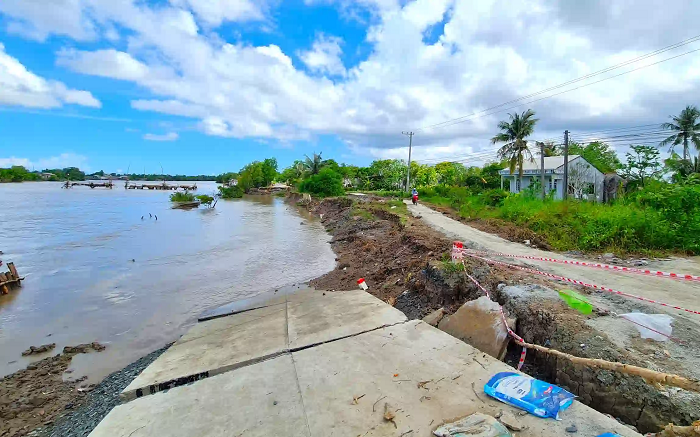 Triển khai các giải pháp cấp bách phòng, chống sạt lở bờ sông, bờ biển