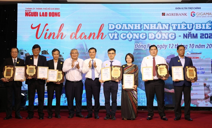 Tôn vinh đóng góp của đội ngũ doanh nhân - Ảnh 3. Tôn vinh đóng góp của đội ngũ doanh nhân - Ảnh 3.