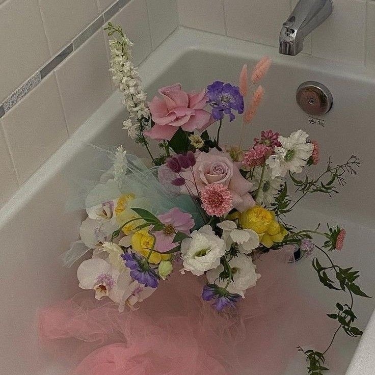 Tử vi 12 con giáp ngày 25/10/2023: Tuổi Tý vô cùng may mắn, tuổi Hợi gặp trục trặc