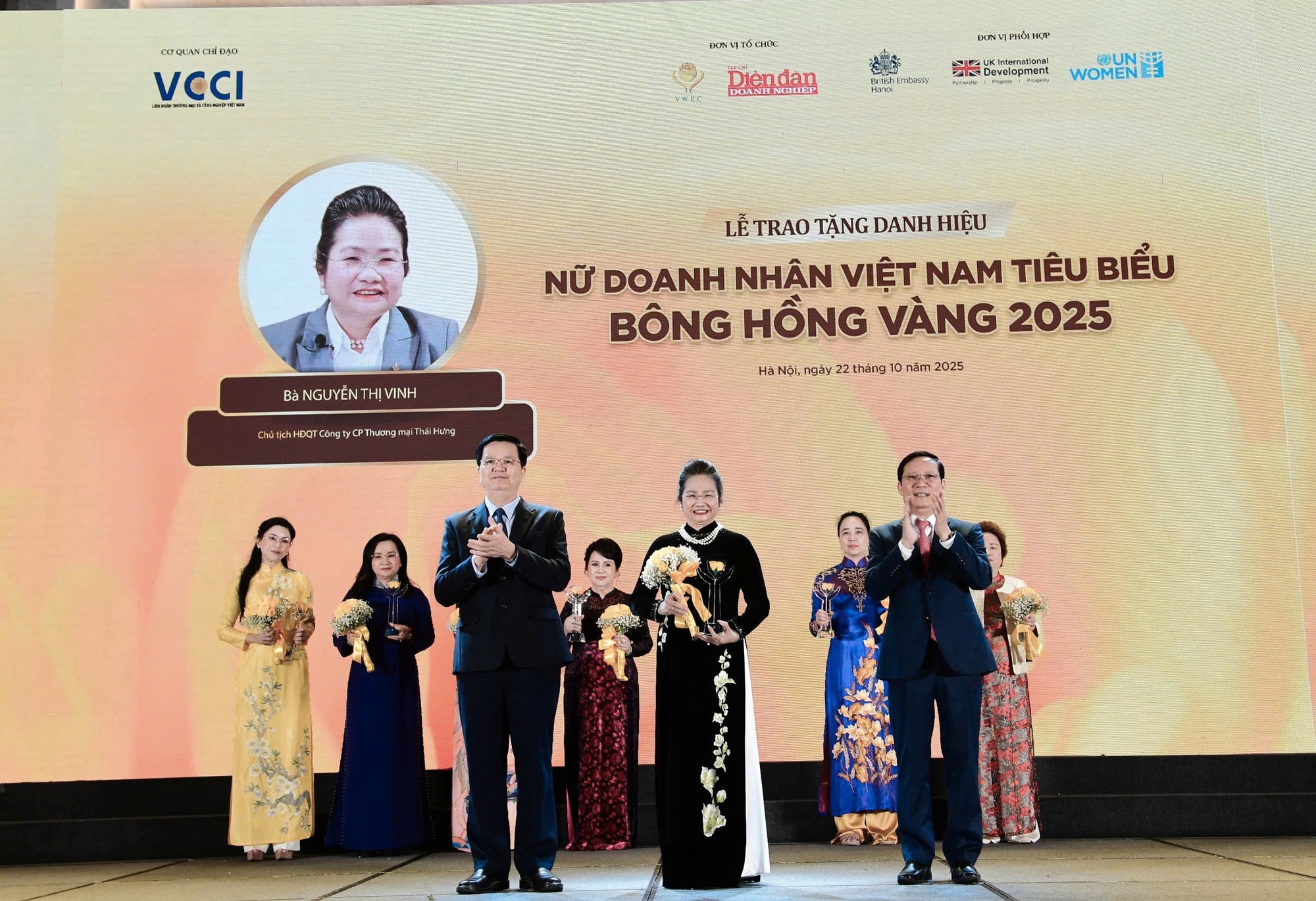 Vinh danh các nữ doanh nhân Việt Nam tiêu biểu Bông Hồng Vàng năm 2025