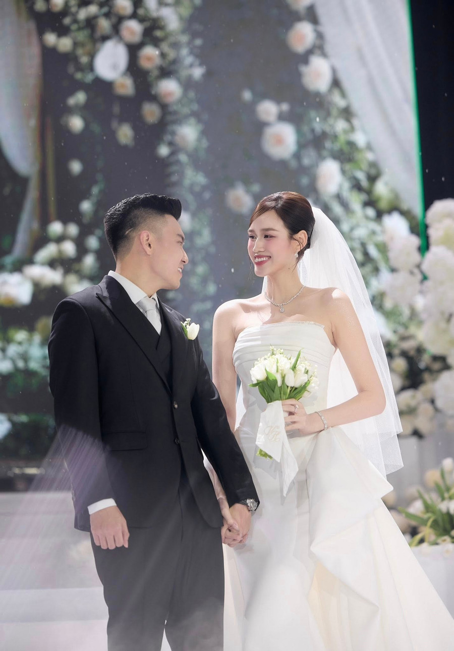 Hé lộ lý do dàn hoa, á hậu đình đám vắng mặt trong đám cưới Đỗ Thị Hà?