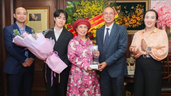 Anh hùng Lao động Thái Hương được tôn vinh giải thưởng Doanh nhân Xuất sắc ASEAN