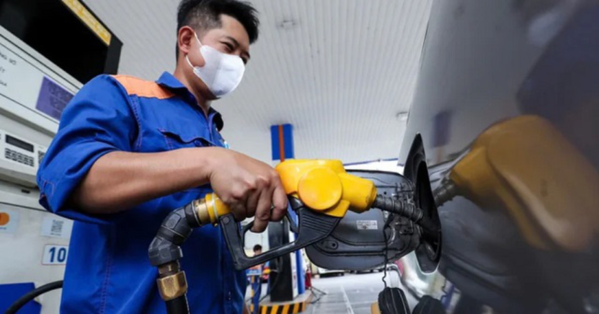 Giá dầu diesel giảm gần 600 đồng/lít