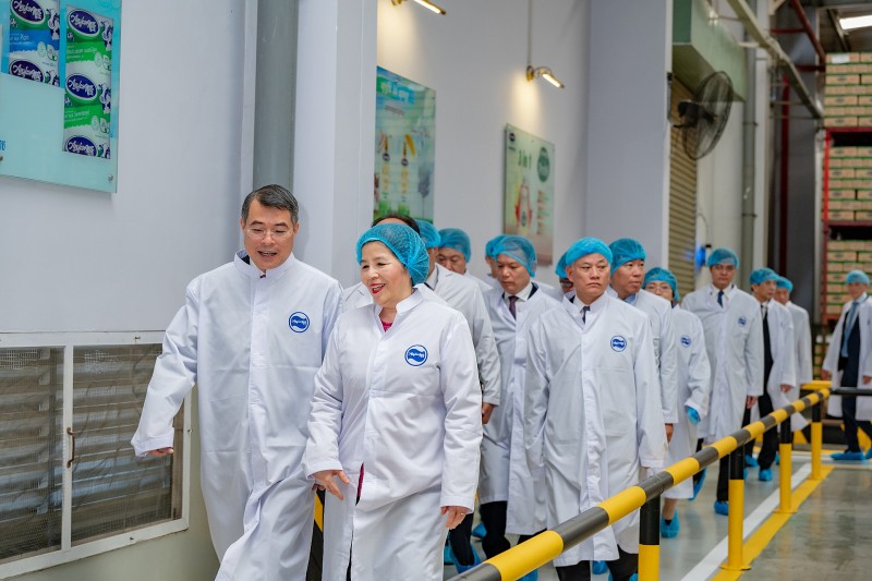 Ủy viên Bộ chính trị- Thủ tướng Chính phủ Lê Minh Hưng thăm AngkorMilk, dấu ấn đầu tư quốc tế của Vinamilk Ủy viên Bộ chính trị- Thủ tướng Chính phủ Lê Minh Hưng thăm AngkorMilk, dấu ấn đầu tư quốc tế của Vinamilk