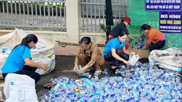 Khuyến khích sản xuất, sử dụng sản phẩm nhựa thân thiện với môi trường